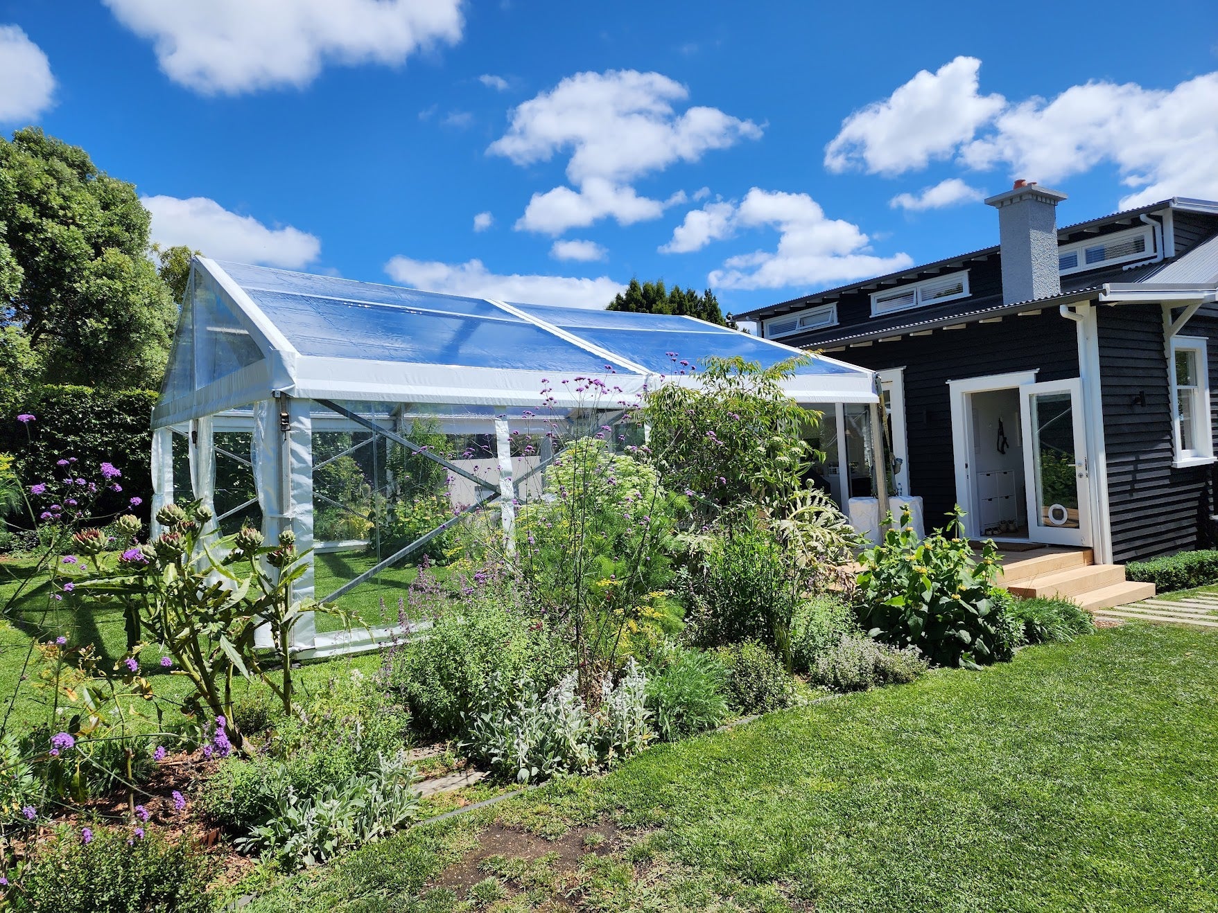 A dreamy garden party for 50 guests